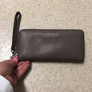 Michael Kors Wristlet/Wallet